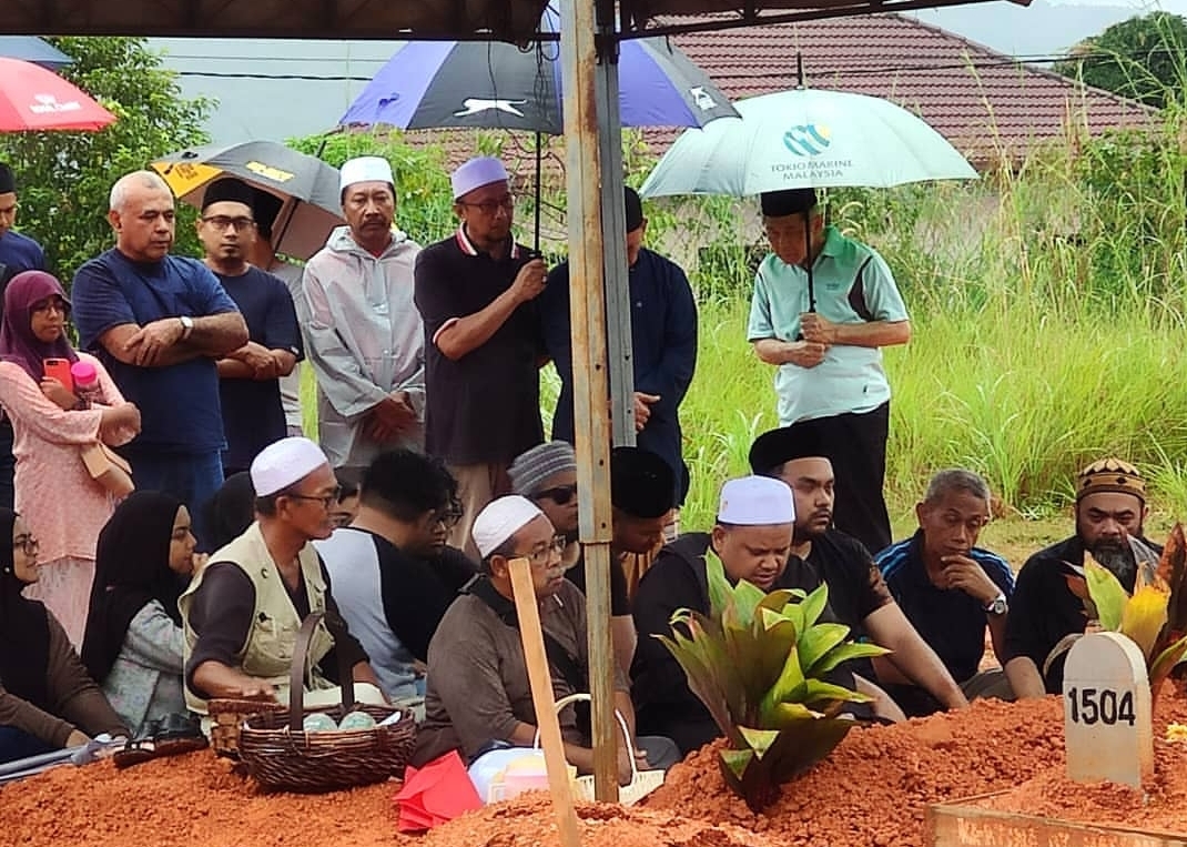 JENAZAH Kesuma Booty telah selamat disemadikan di Tanah Perkuburan Islam Klang Gate pagi tadi.