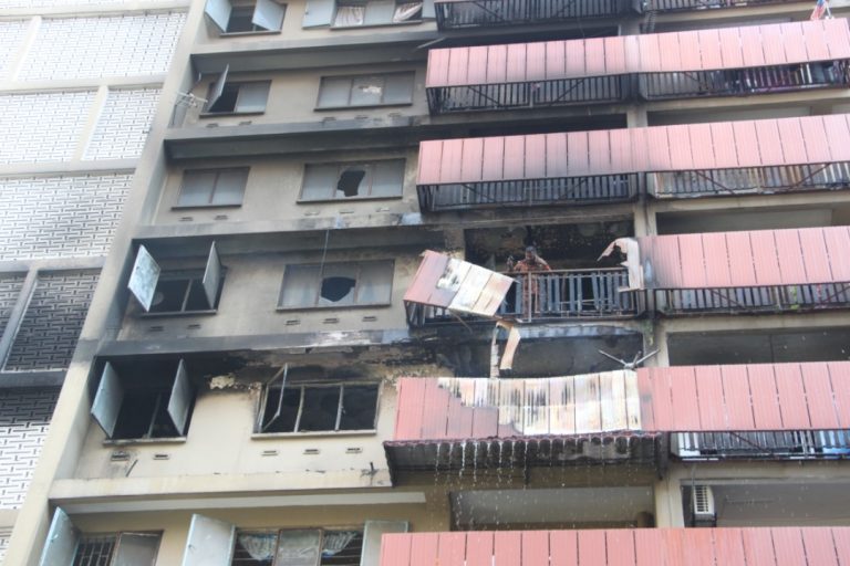 Empat rumah flat di Jalan Loke Yew terbakar | Suara Merdeka