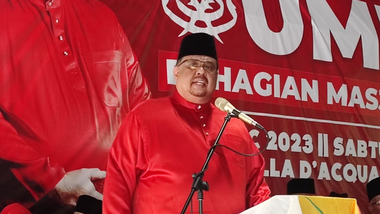 Ab Raub Yusoh Ketua Menteri Melaka Ke-14