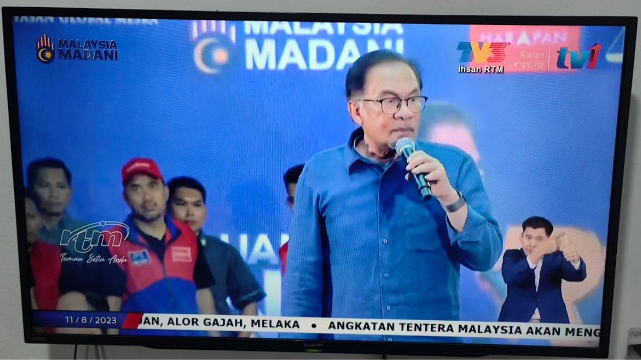 Muncul saat akhir di RTM & TV3, Anwar Ibrahim raih undi PH-BN untuk PRN