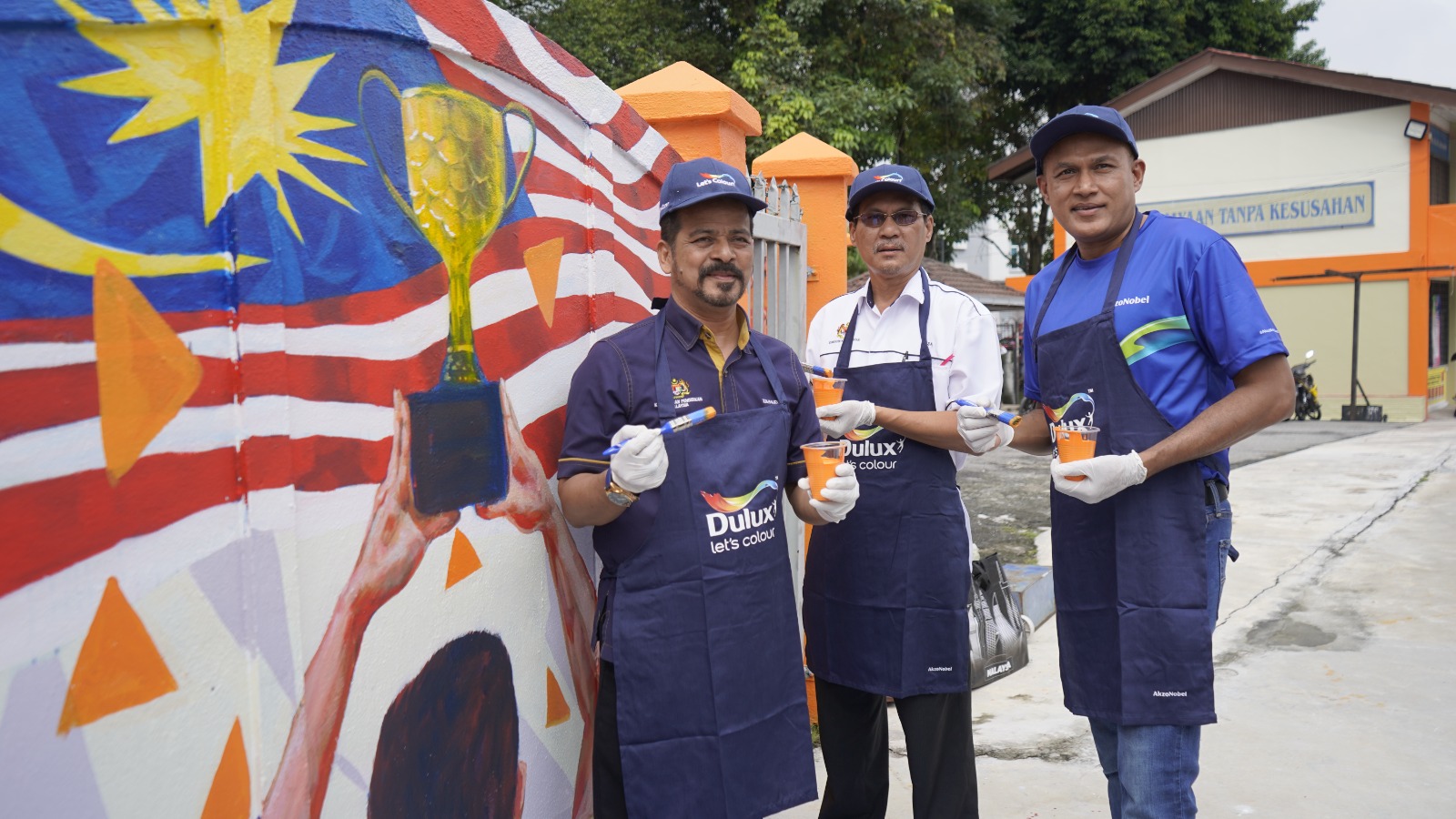 Dengan sentuhan Dulux Let’s Colour, SMK Seri Titiwangsa meriah dengan mural sukan