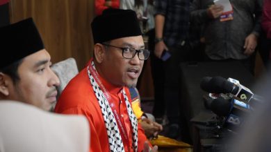 "Saya pertahankan Tan Sri Presiden dengan nyawa saya," - Faizal Azumu